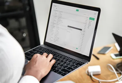 Solusi Smart Business: Integrasi CRM dengan Email Automation